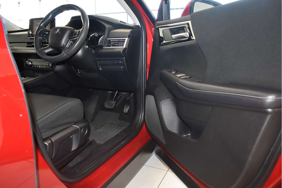 2023 Mitsubishi Outlander ES ZM