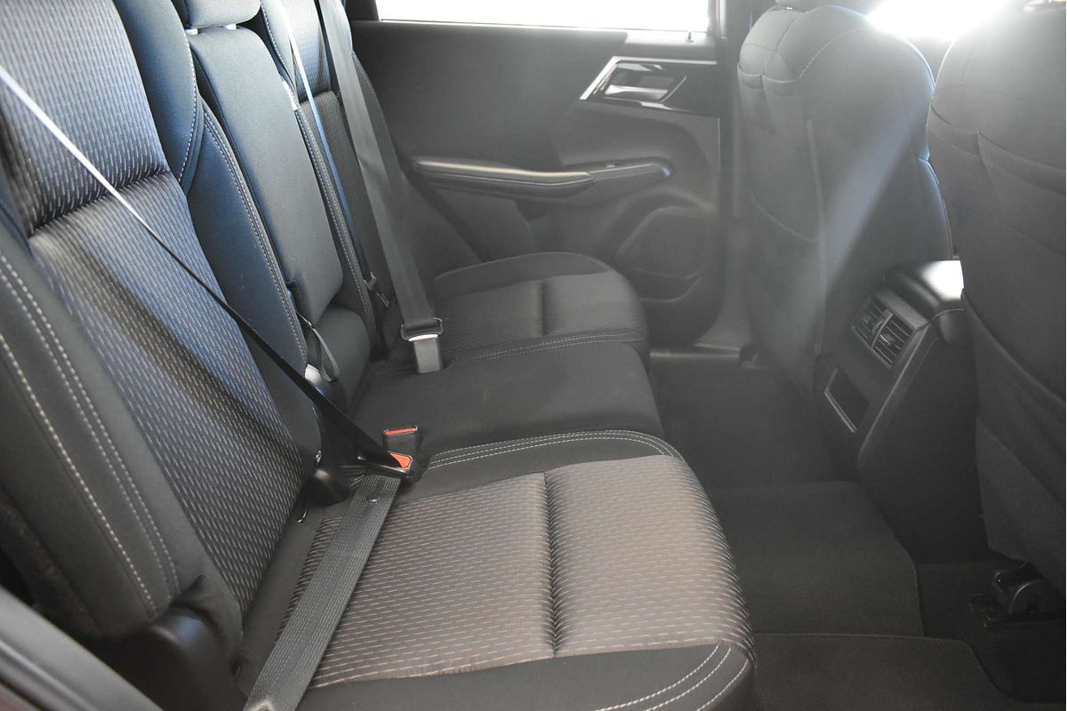 2023 Mitsubishi Outlander ES ZM