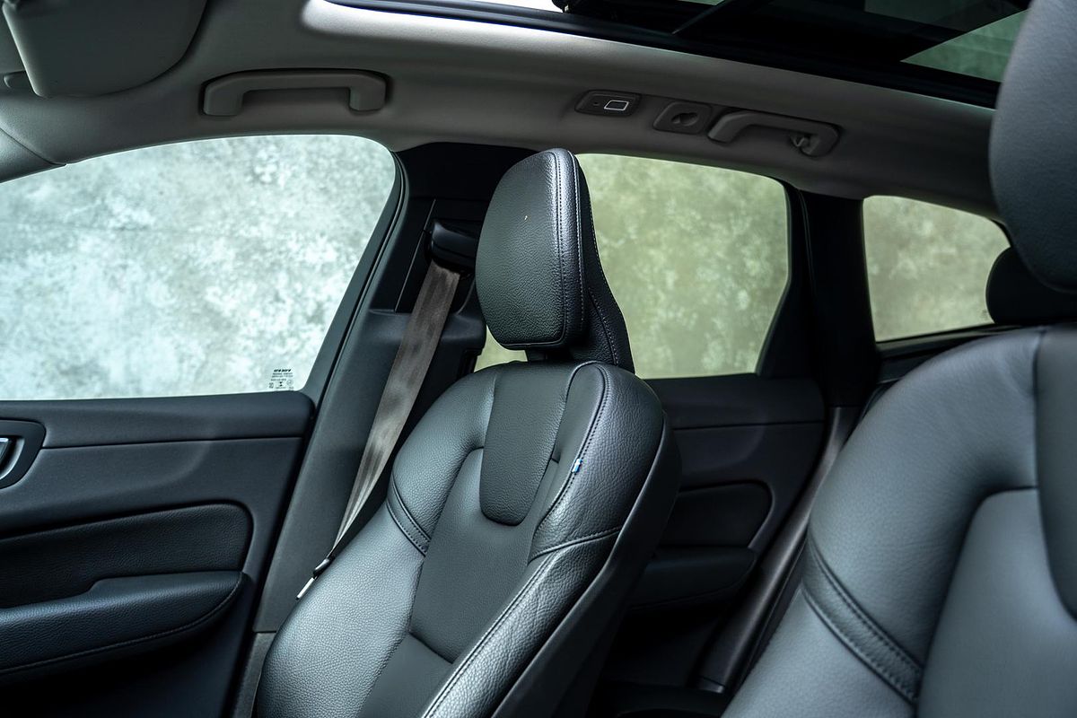 2022 Volvo XC60 B5 Momentum