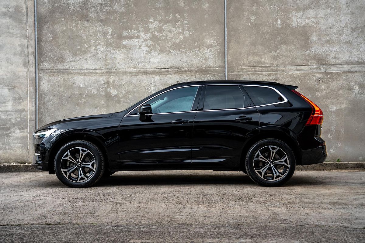 2022 Volvo XC60 B5 Momentum