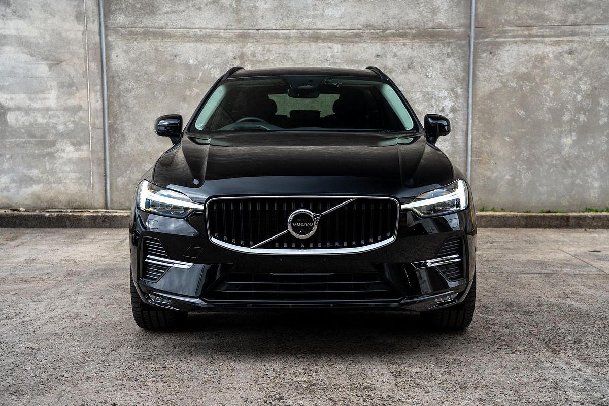 2022 Volvo XC60 B5 Momentum