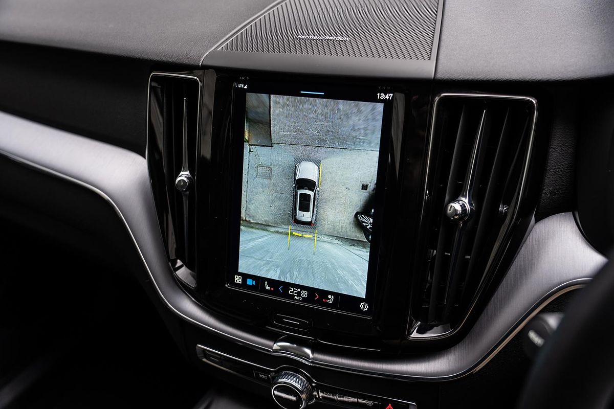 2022 Volvo XC60 B5 Momentum