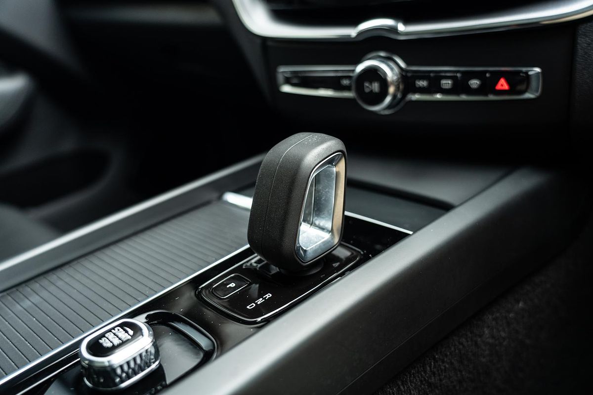 2022 Volvo XC60 B5 Momentum