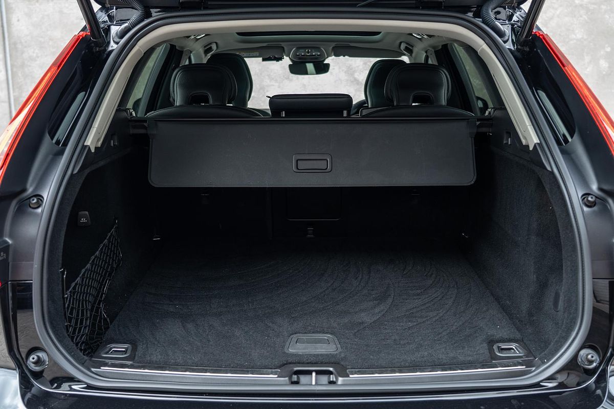 2022 Volvo XC60 B5 Momentum