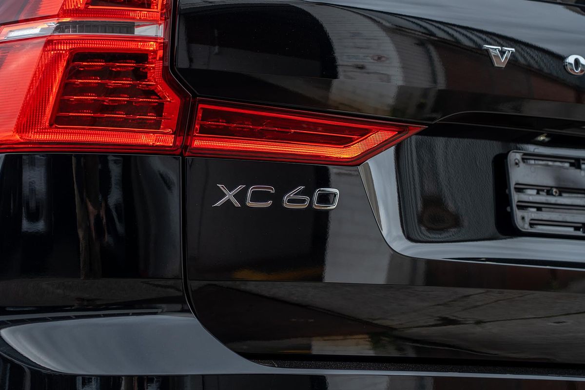 2022 Volvo XC60 B5 Momentum