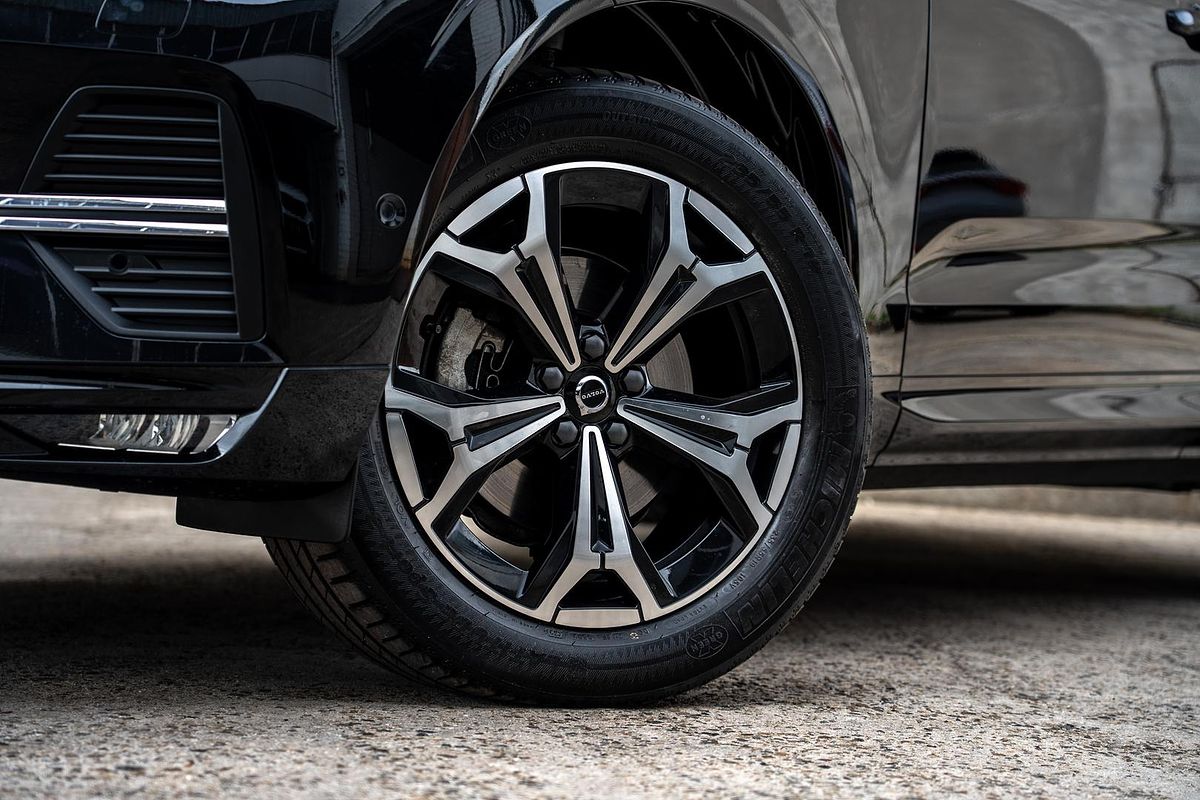 2022 Volvo XC60 B5 Momentum