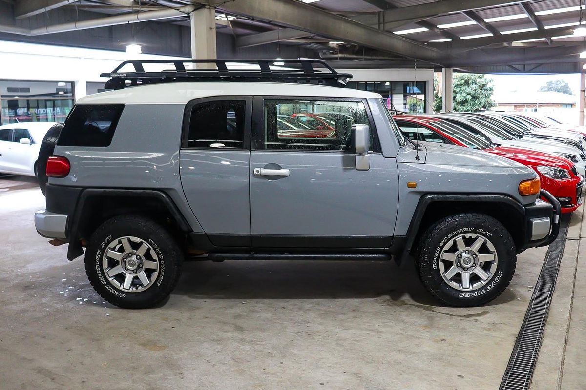 2013 Toyota FJ Cruiser GSJ15R