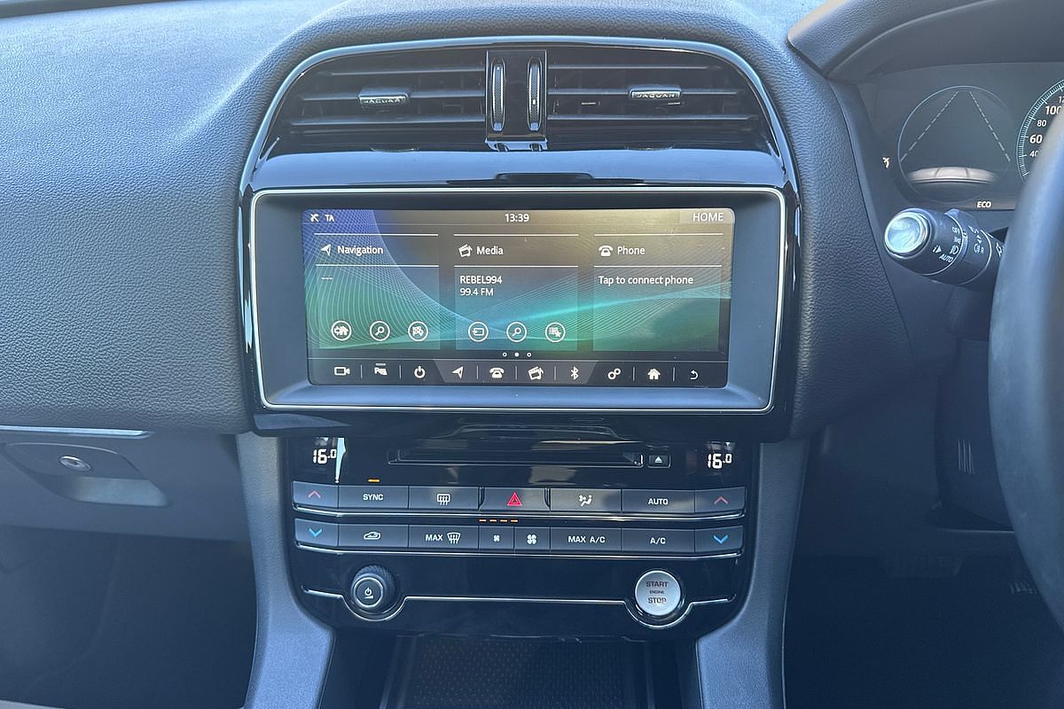 2017 Jaguar F-PACE 25t Prestige X761
