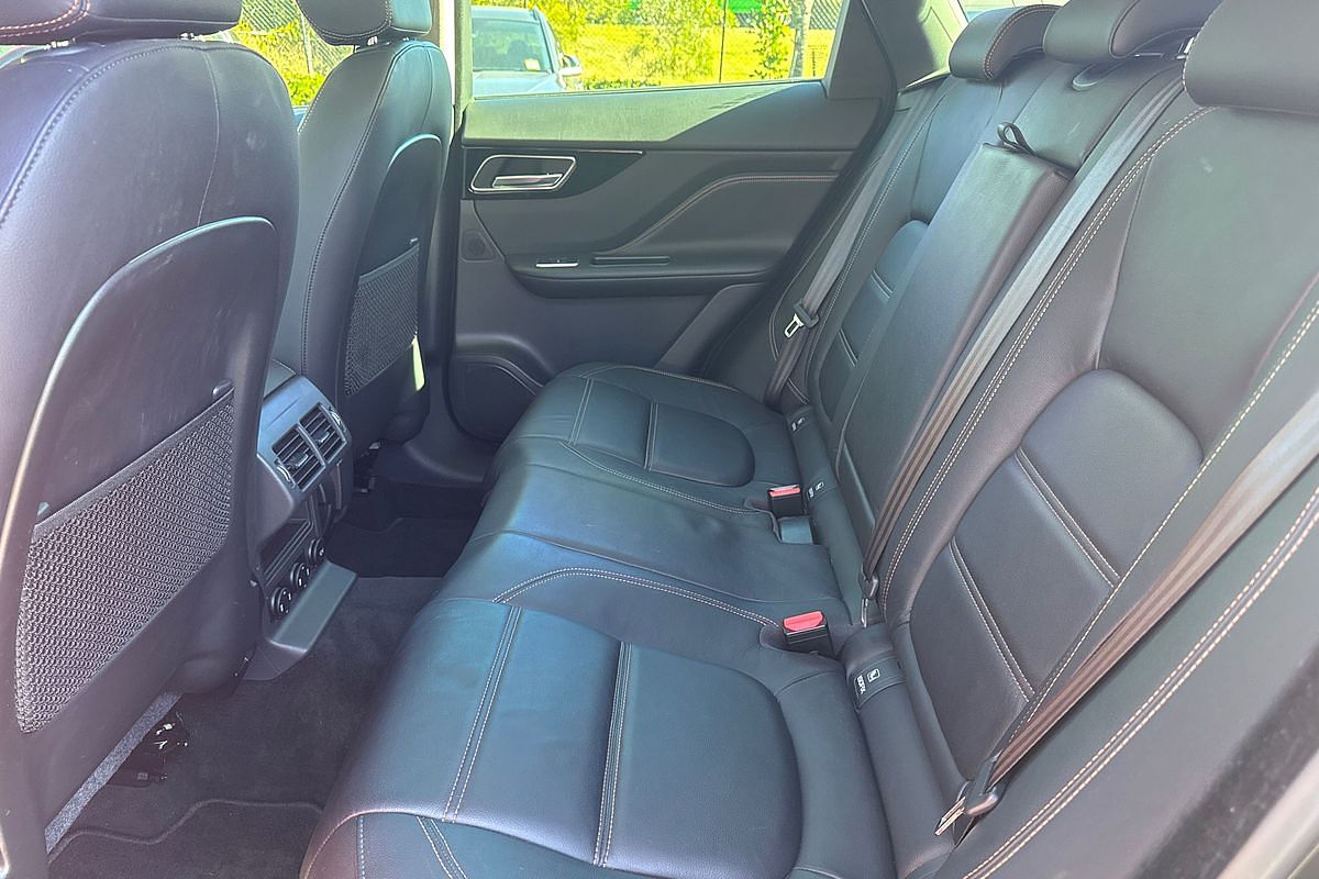 2017 Jaguar F-PACE 25t Prestige X761