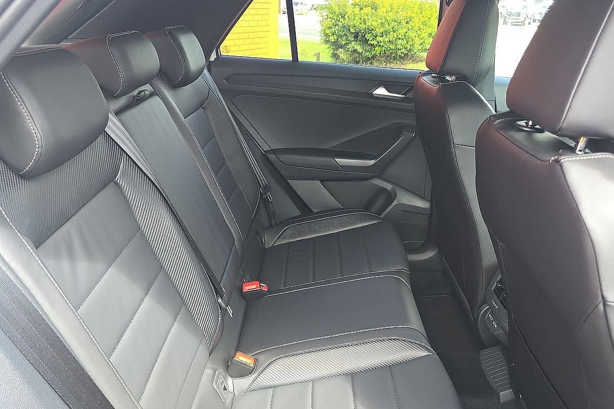 2024 Volkswagen T-Roc 140TSI R-Line D11