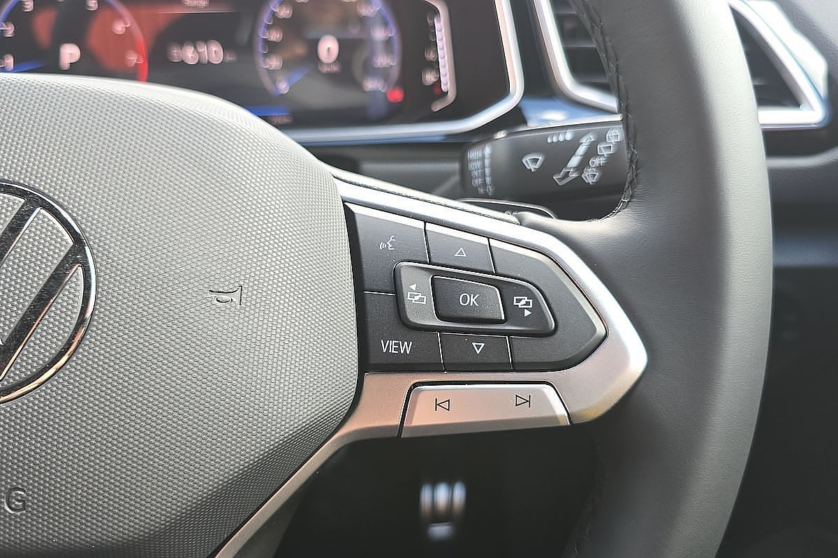 2024 Volkswagen T-Roc 140TSI R-Line D11