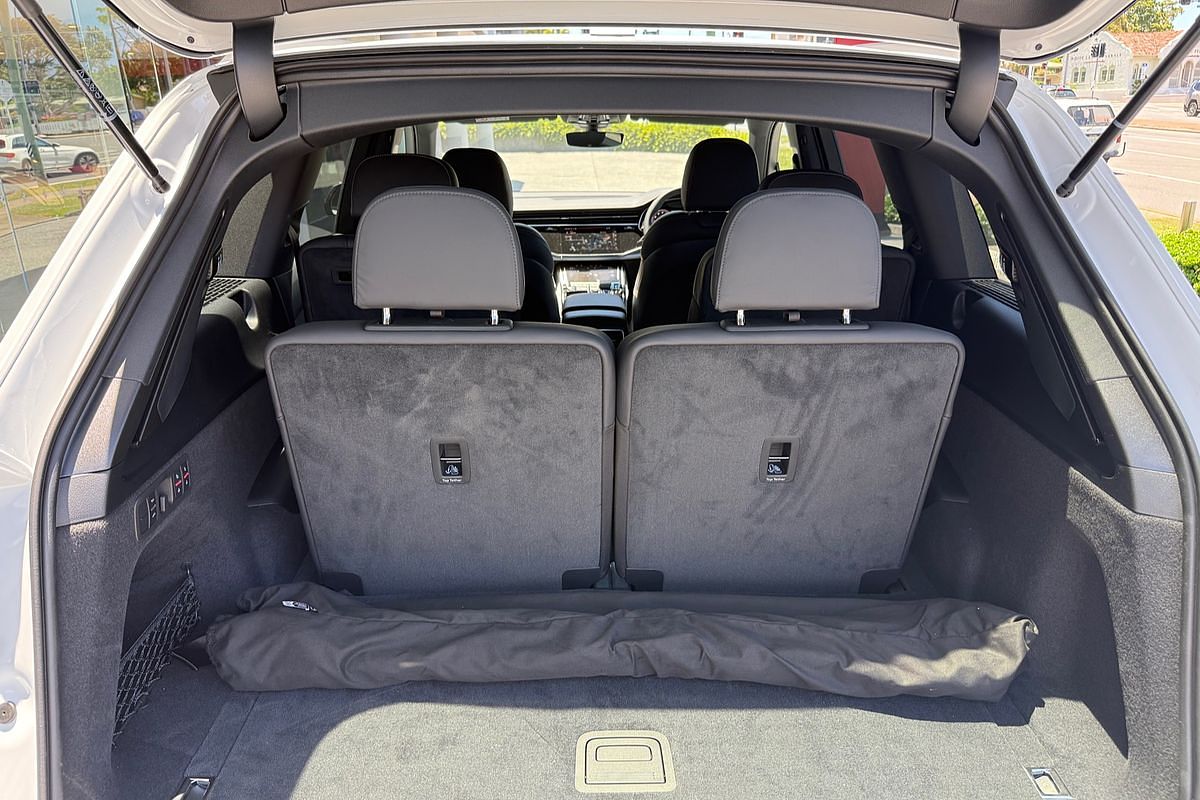 2024 Audi Q7 55 TFSI S line 4M