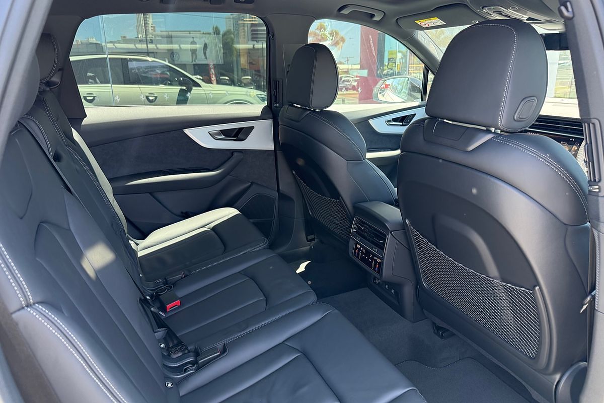 2024 Audi Q7 55 TFSI S line 4M