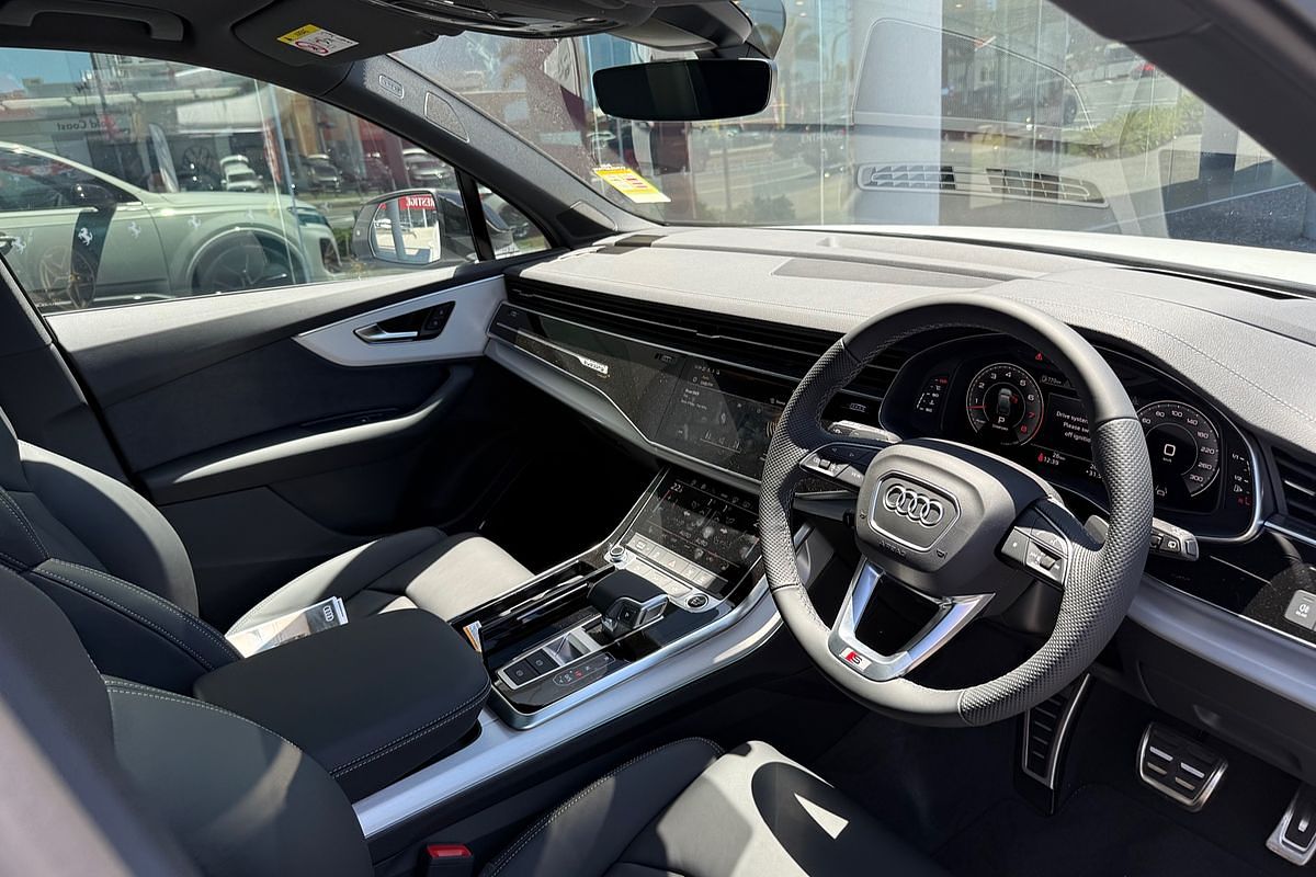2024 Audi Q7 55 TFSI S line 4M
