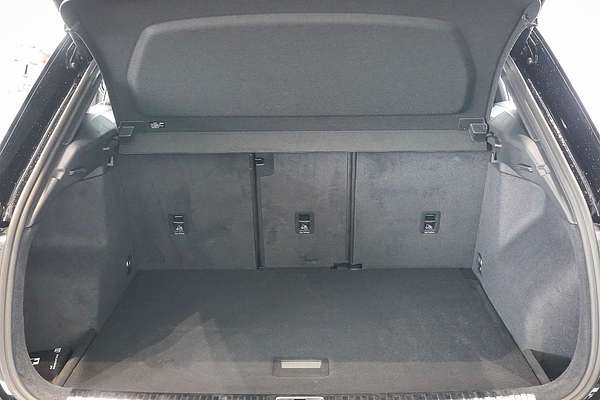 2024 Audi Q3 40 TFSI S line F3