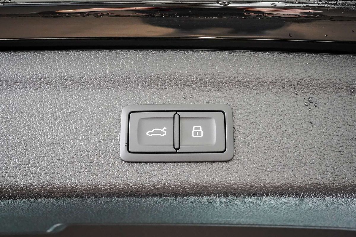 2024 Audi Q3 40 TFSI S line F3