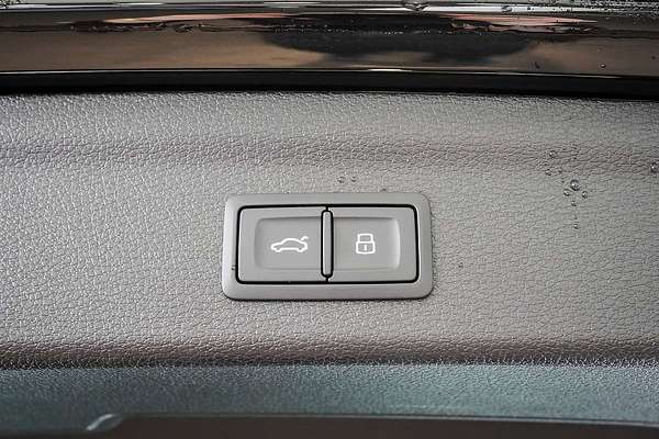 2024 Audi Q3 40 TFSI S line F3