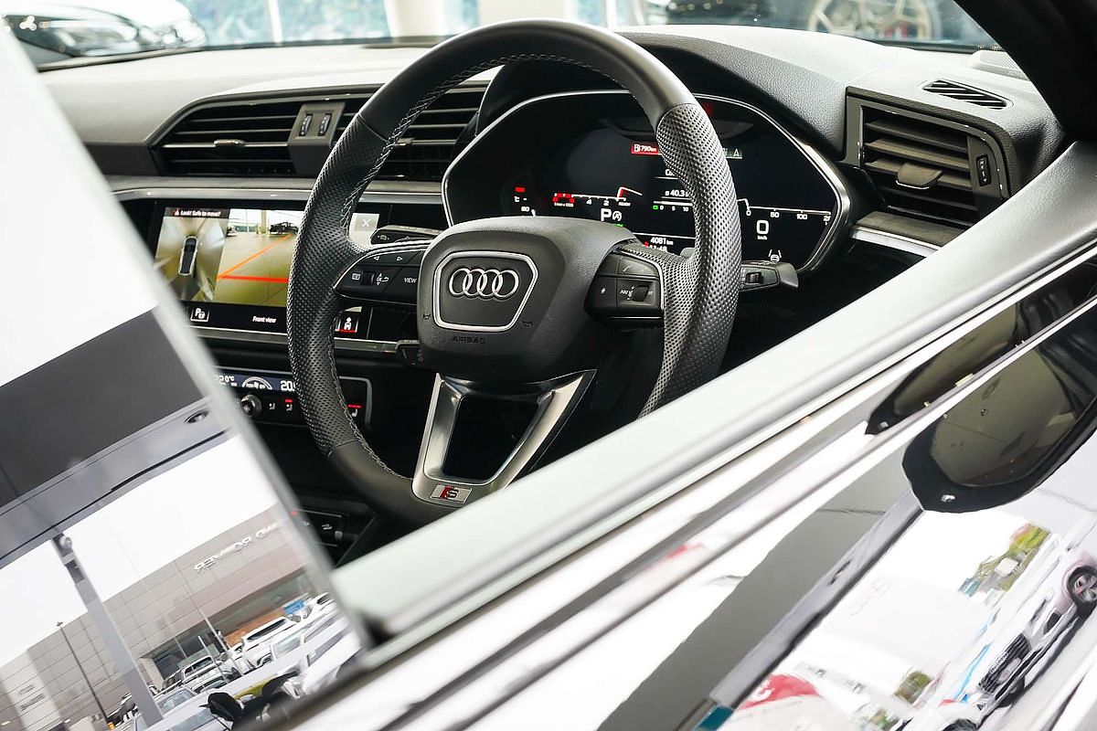 2024 Audi Q3 40 TFSI S line F3
