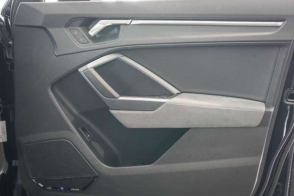 2024 Audi Q3 40 TFSI S line F3