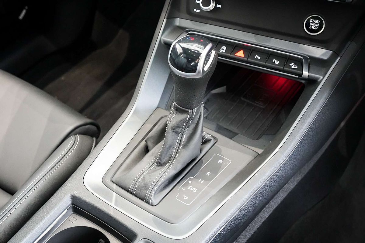 2024 Audi Q3 40 TFSI S line F3