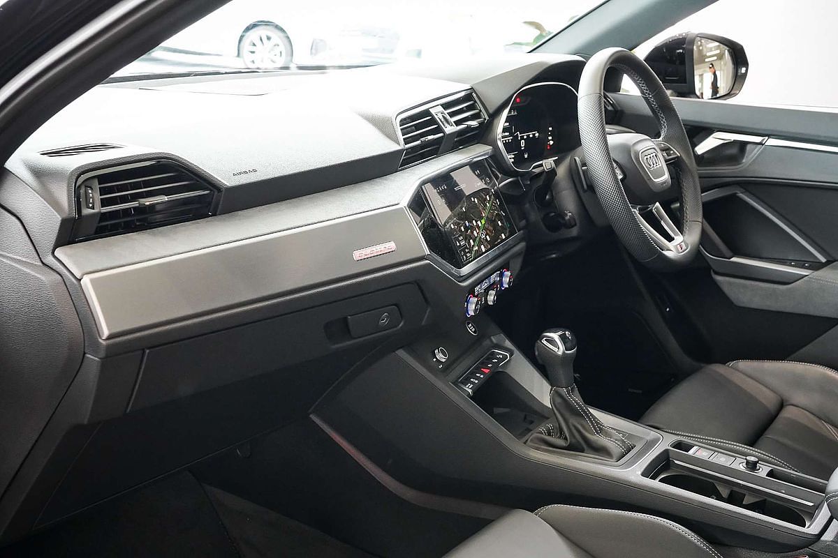 2024 Audi Q3 40 TFSI S line F3