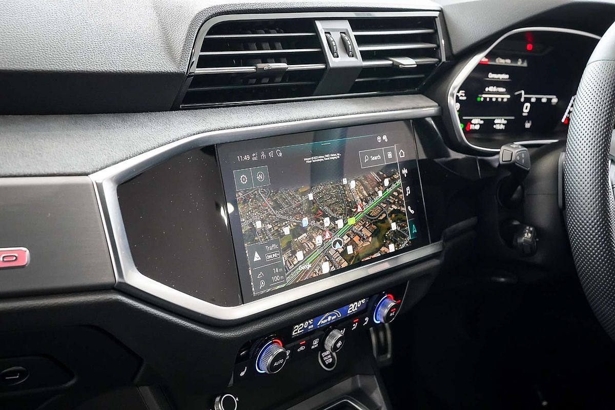 2024 Audi Q3 40 TFSI S line F3