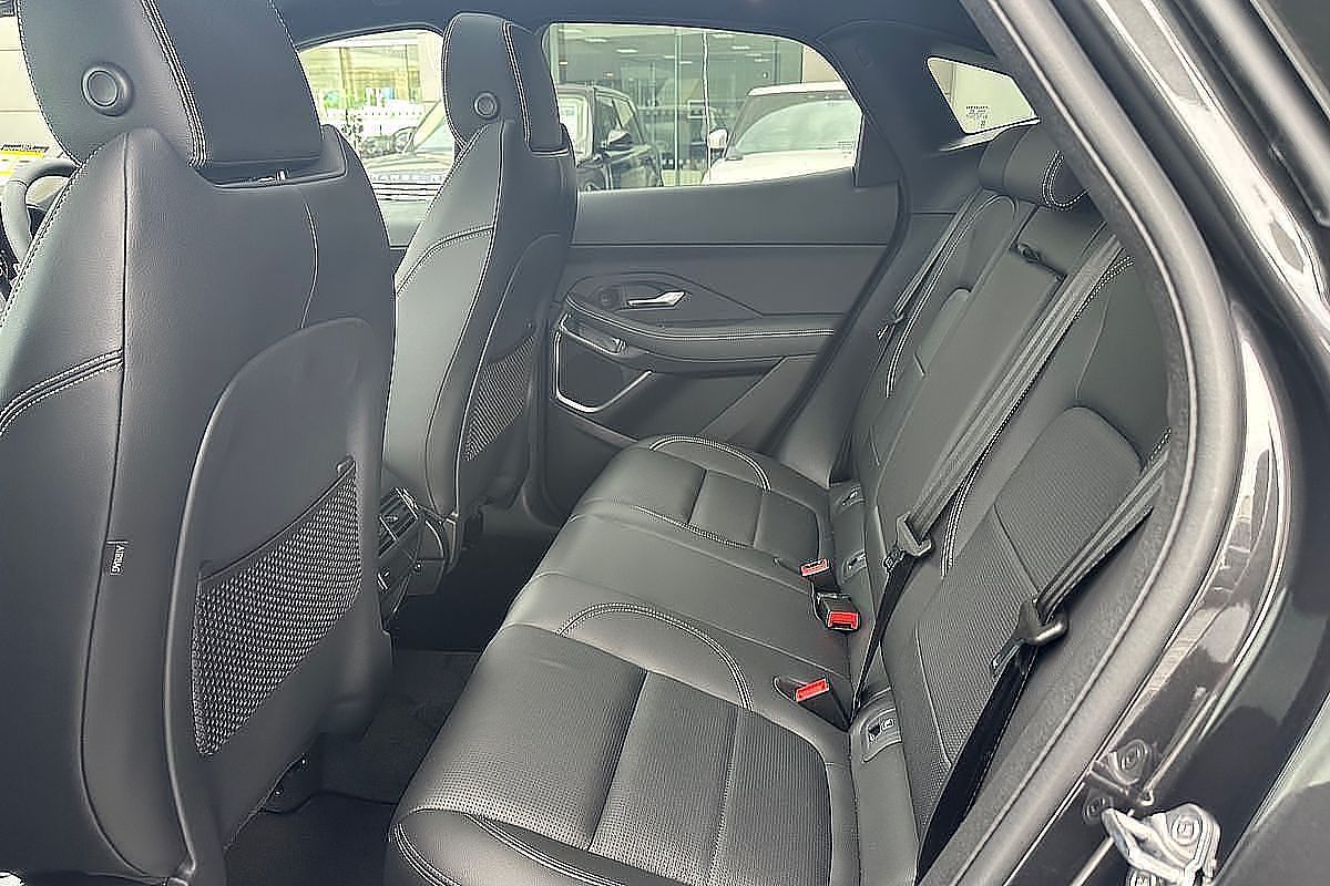 2024 Jaguar E-PACE P250 R-Dynamic SE X540
