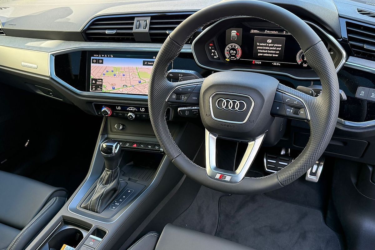 2025 Audi Q3 40 TFSI S line F3