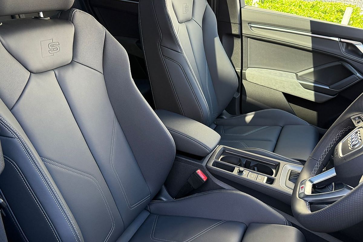 2025 Audi Q3 40 TFSI S line F3
