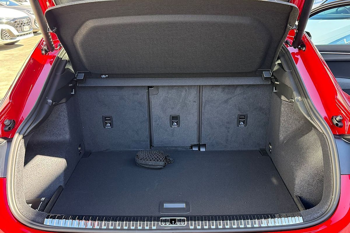 2025 Audi Q3 40 TFSI S line F3