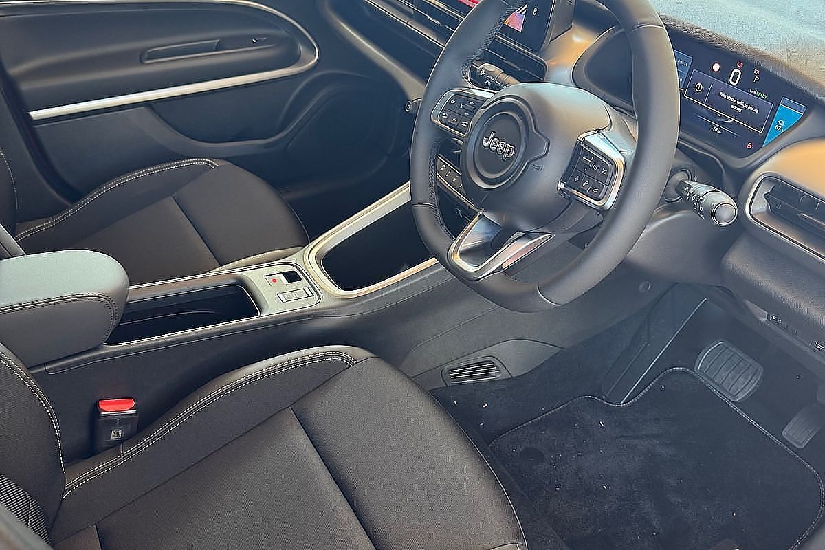 2024 Jeep Avenger Summit JJ