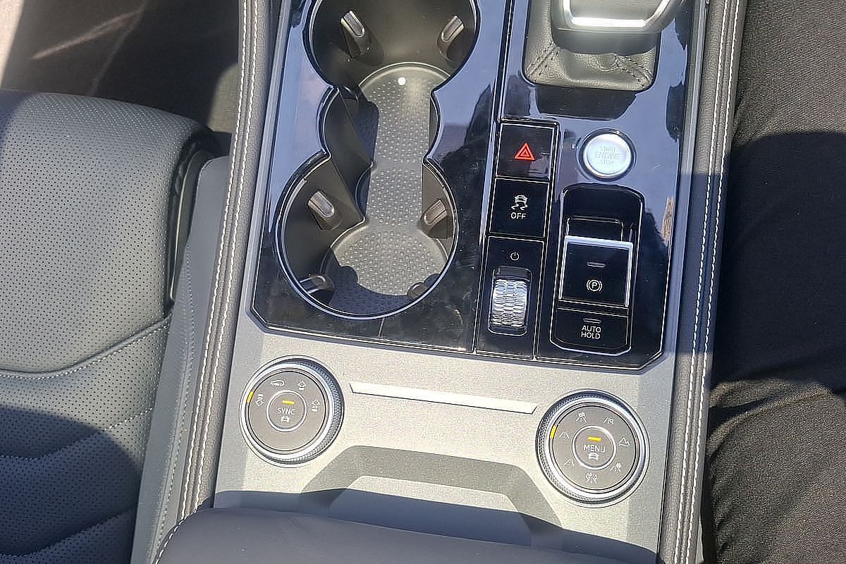 2024 Volkswagen Touareg 210TDI R-Line RC