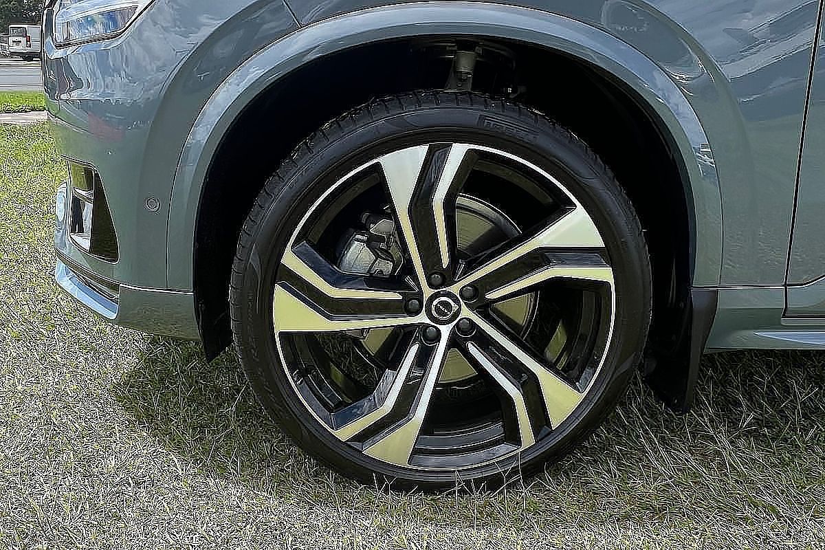 2023 Volvo XC90 Ultimate B6 Dark