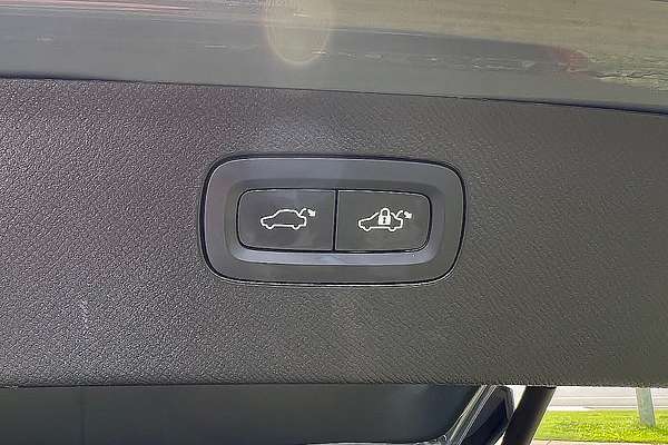 2023 Volvo XC90 Ultimate B6 Dark