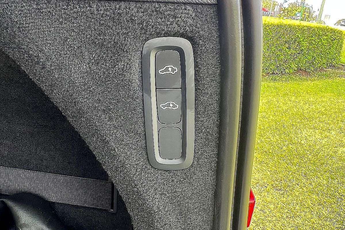 2023 Volvo XC90 Ultimate B6 Dark
