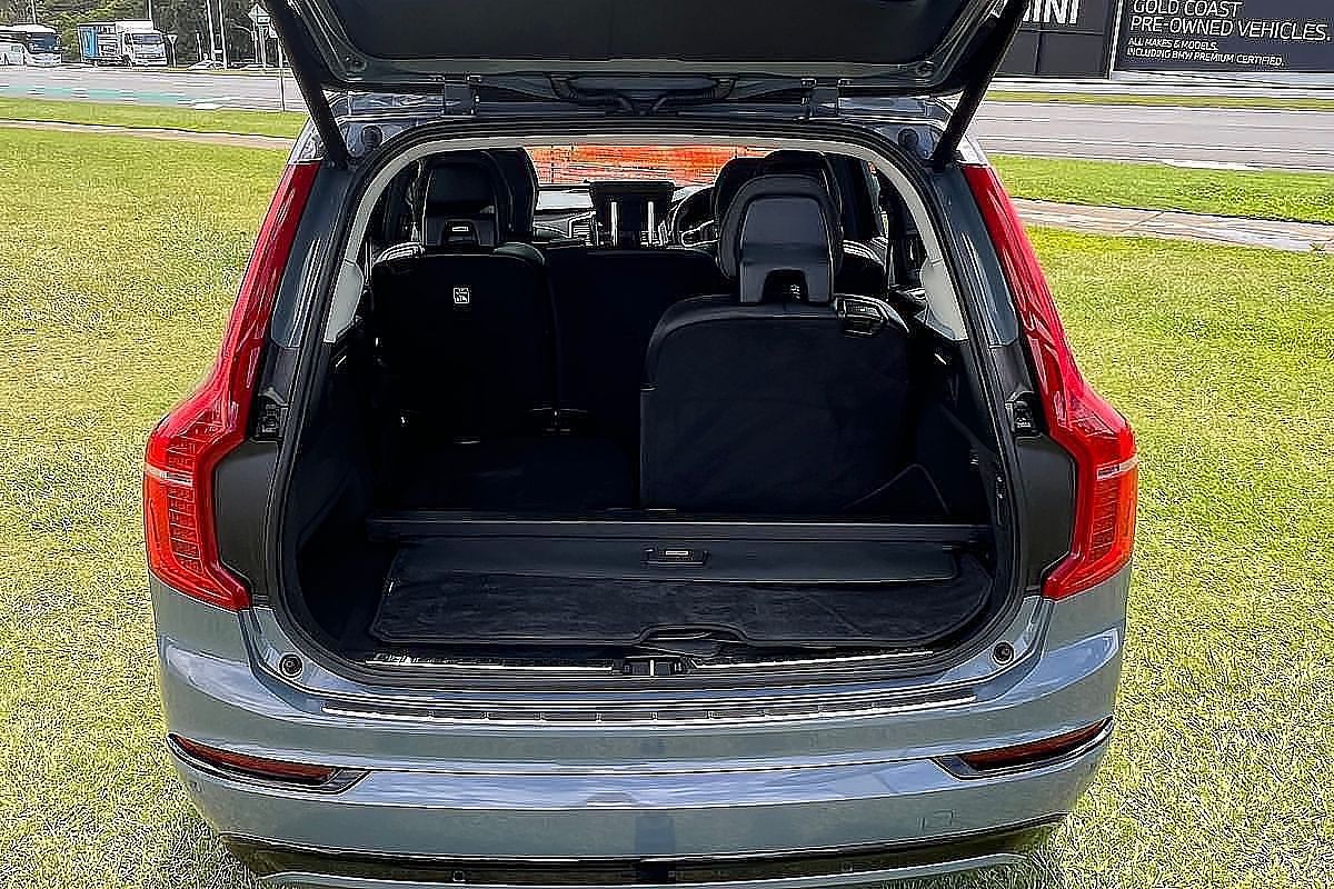 2023 Volvo XC90 Ultimate B6 Dark