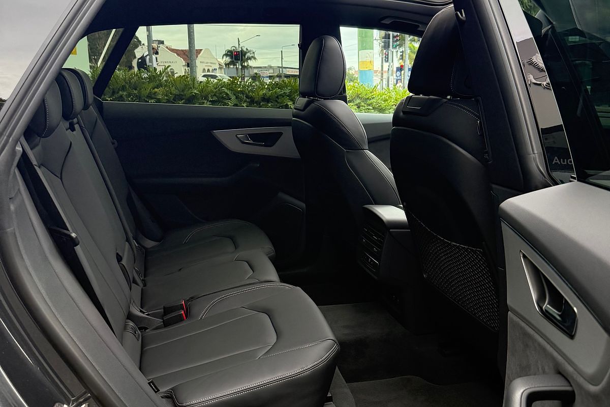 2024 Audi Q8 50 TDI S line F1