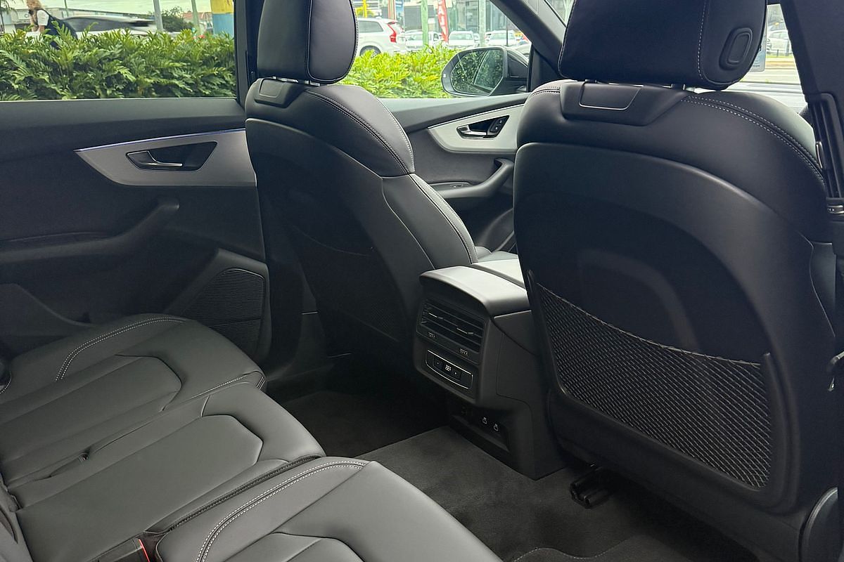 2024 Audi Q8 50 TDI S line F1