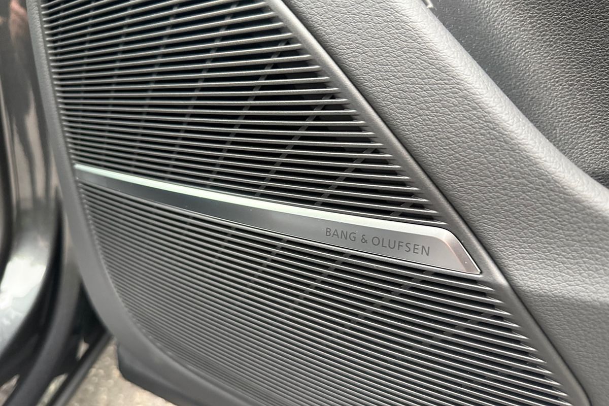 2024 Audi Q8 50 TDI S line F1