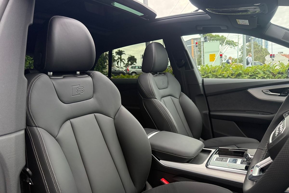 2024 Audi Q8 50 TDI S line F1