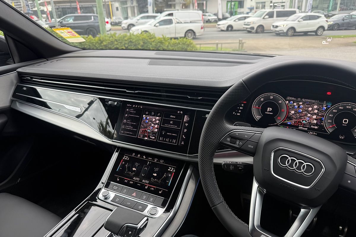 2024 Audi Q8 50 TDI S line F1