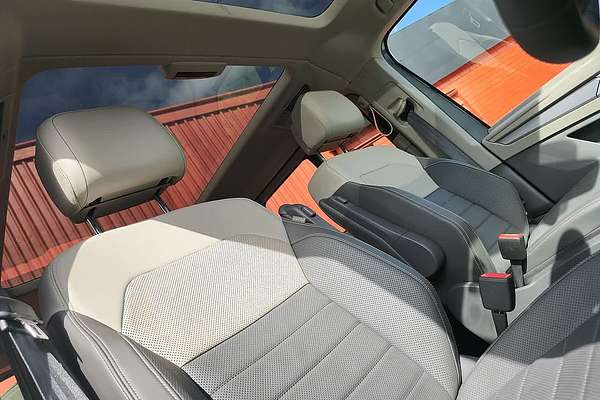 2024 Volkswagen Multivan TDI360 Life T7 SWB