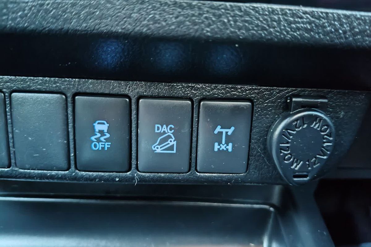 2016 Toyota Hilux SR5 GUN126R 4X4