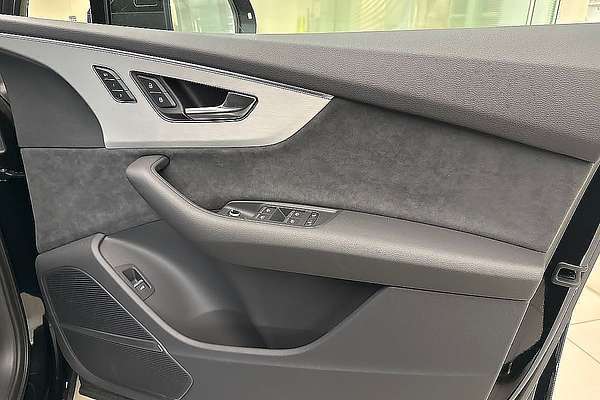 2024 Audi Q7 55 TFSI S line 4M
