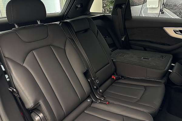 2024 Audi Q7 55 TFSI S line 4M