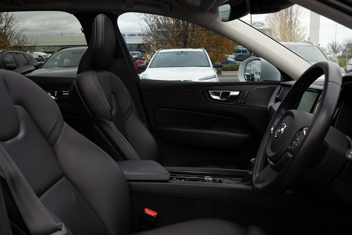 2021 Volvo XC60 T5 Momentum