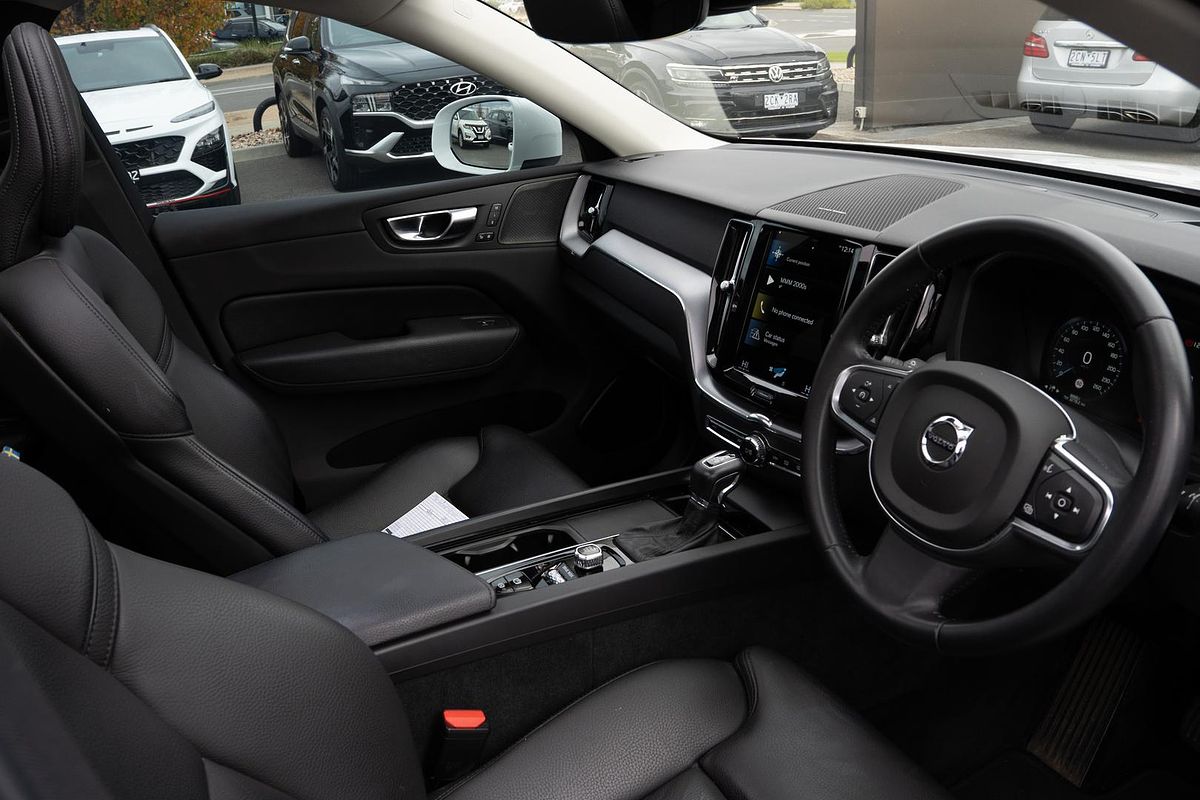 2021 Volvo XC60 T5 Momentum