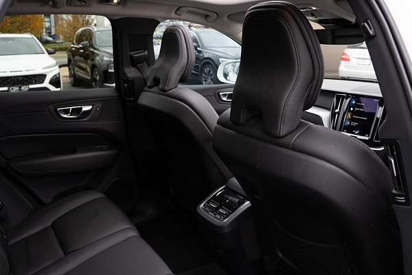 2021 Volvo XC60 T5 Momentum