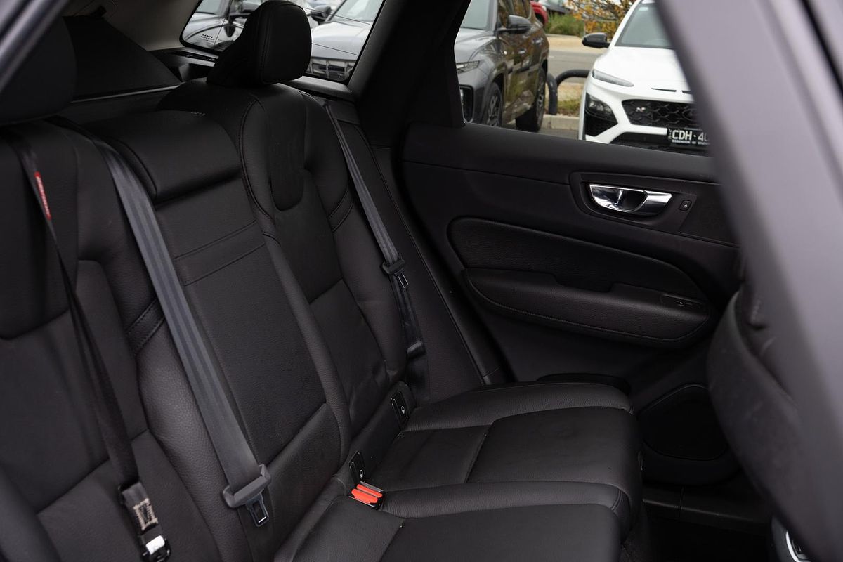 2021 Volvo XC60 T5 Momentum