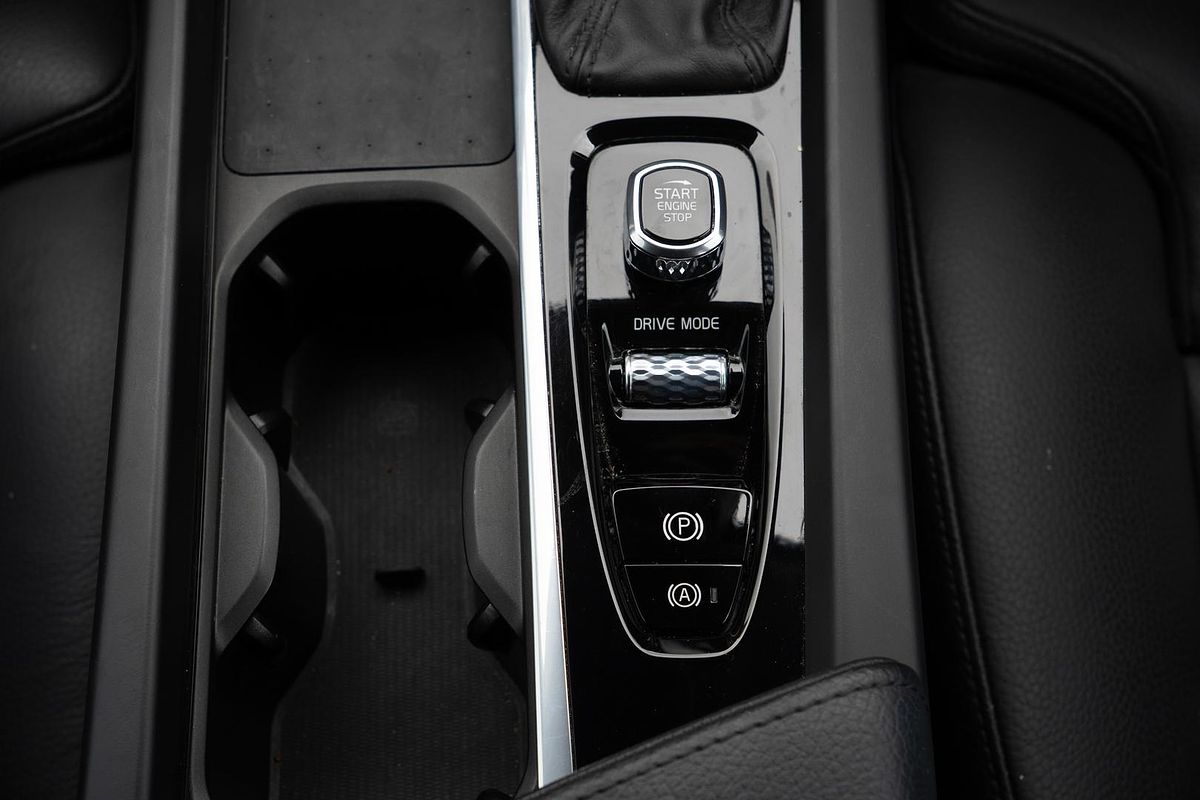 2021 Volvo XC60 T5 Momentum